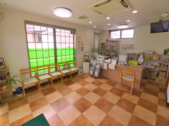 あい調剤薬局上細井店内